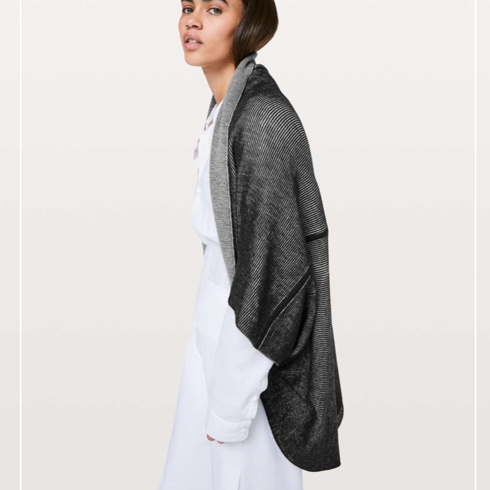 Lululemon exaltation wrap sweater black/silver OS